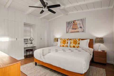 Seaside 1BR Steps to Windansea Beach & Peek Views House in La Jolla