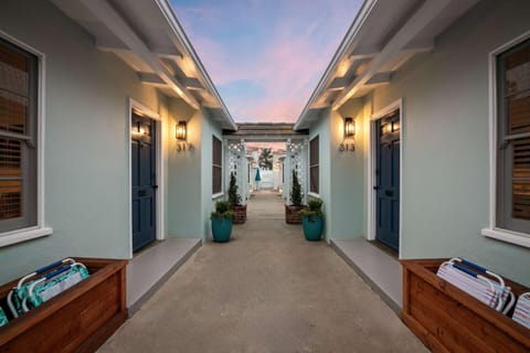 Seaside 1BR Steps to Windansea Beach & Peek Views House in La Jolla