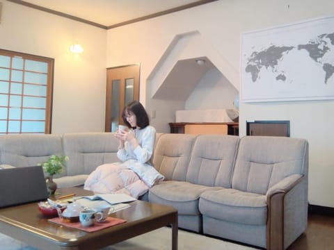 Living room, young children, young children, older children, older children, Family, Family