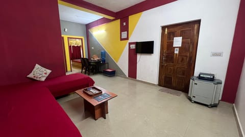 Communal lounge/ TV room, TV and multimedia, Living room, Seating area, Evening entertainment