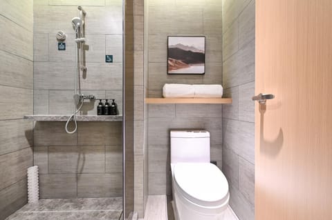 Atour Hotel Tianjin Wuqing Railway Station Florentia Village Hotel in Tianjin