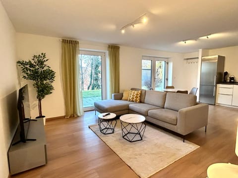Communal lounge/ TV room, TV and multimedia, Living room