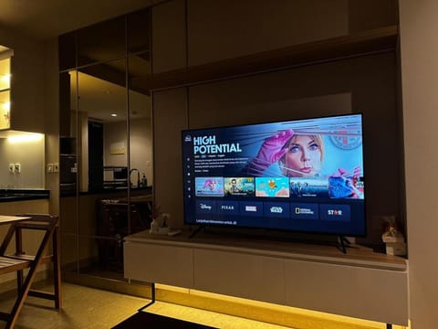 Communal lounge/ TV room, TV and multimedia, Living room, Seating area