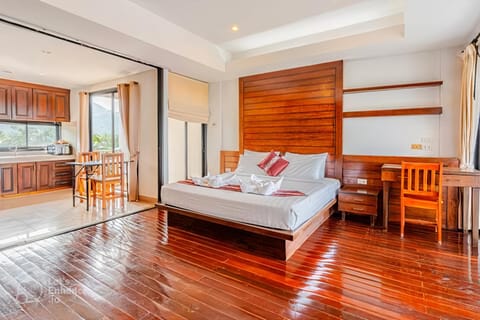 Bed, Kitchen or kitchenette, Living room, Photo of the whole room, Seating area, Bedroom, towels, kitchen
