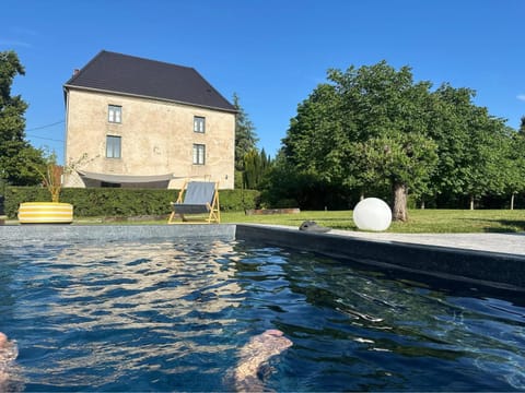 Property building, Pool view, Swimming pool, sunbed