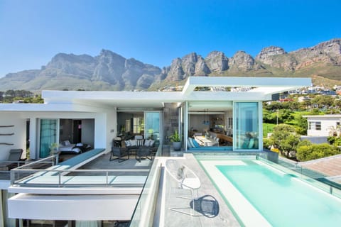 Property building, Balcony/Terrace, Balcony/Terrace, Swimming pool, Swimming pool