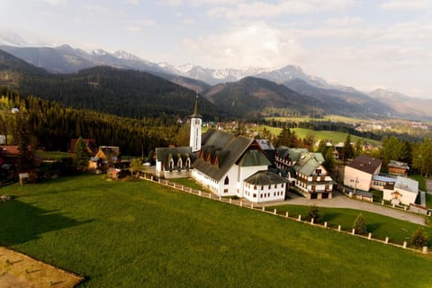 Property building, Bird's eye view, Mountain view
