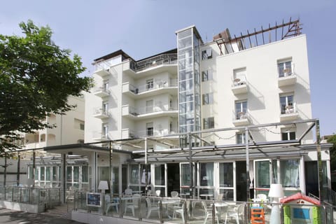 Property building, Day, Balcony/Terrace