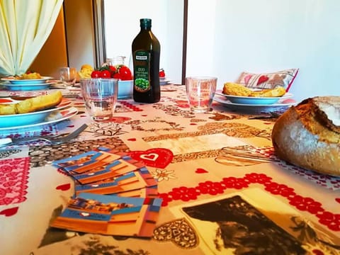 Food and drinks, Food