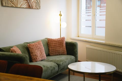 Seating area, internet