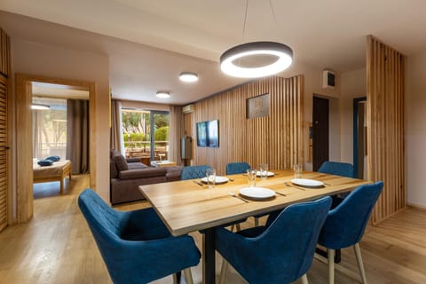 Living room, Dining area