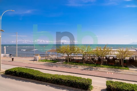 Nearby landmark, Restaurant/places to eat, Spring, Day, Natural landscape, Sea view, Location