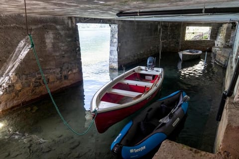 Rustic Private Cottage front Lake with BOAT Villa in Lugano