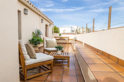Balcony/Terrace, City view, Mountain view