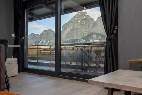 Property building, Patio, Day, Natural landscape, View (from property/room), Balcony/Terrace, Living room, Seating area, Dining area, Mountain view