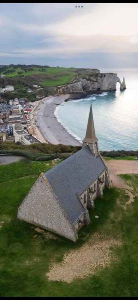 VILLA des Peintres Bed and Breakfast in Étretat