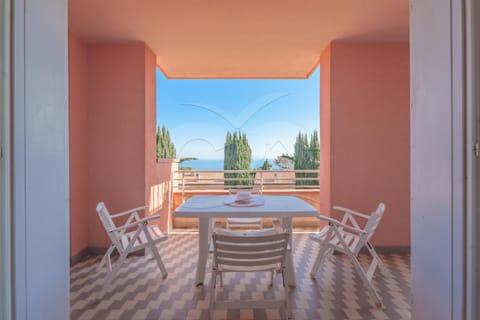 Patio, Day, Balcony/Terrace