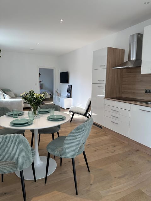TV and multimedia, Kitchen or kitchenette, Seating area