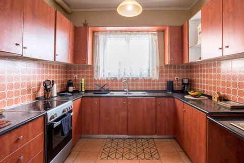 In the Heart of the Port Area Apartment in Pireas