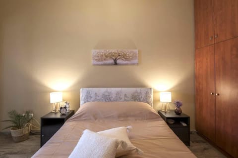 In the Heart of the Port Area Apartment in Pireas