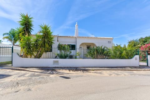 Property building, Facade/entrance, Off site