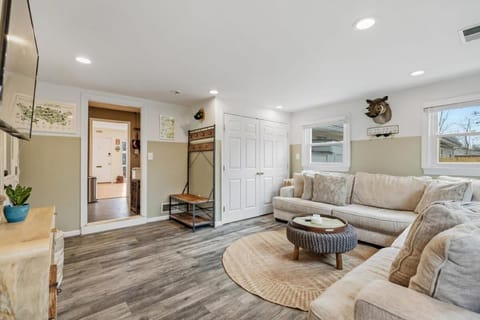 ALX Cape Cod 3-BR Near Old Town & Mount Vernon House in Belle Haven