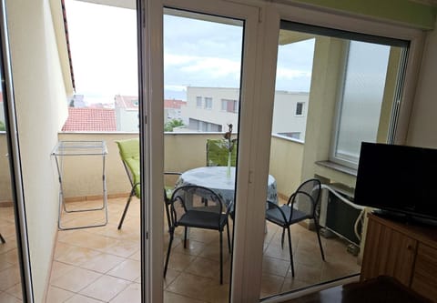 View (from property/room), Balcony/Terrace, Seating area, Dining area