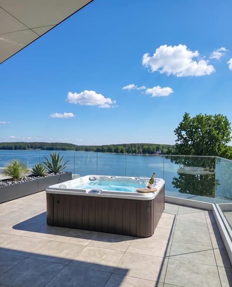 Hot Tub, Balcony/Terrace, Lake view