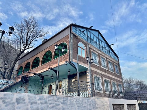 Property building, Facade/entrance, Day
