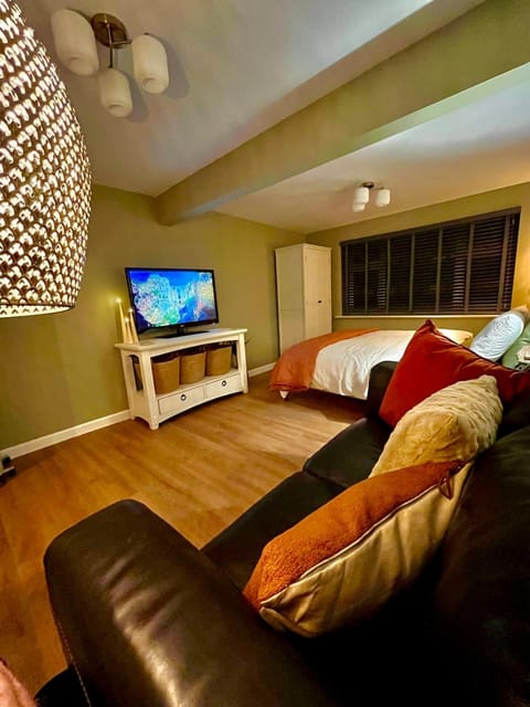 The Room Next Door- Boutique room in the Cotswolds Apartment in Winchcombe