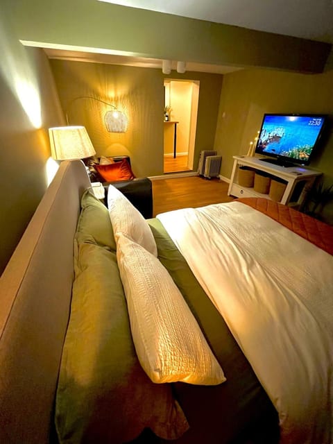 The Room Next Door- Boutique room in the Cotswolds Apartment in Winchcombe