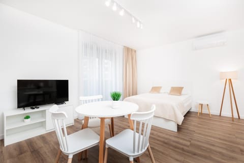 TV and multimedia, Living room, Dining area