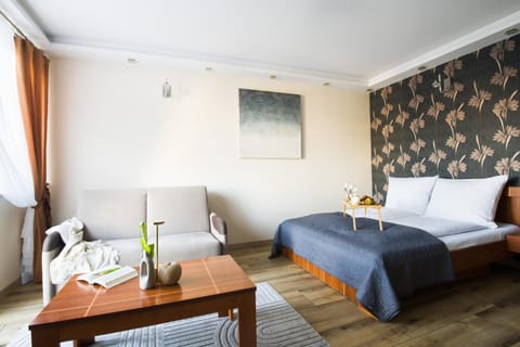 Bed, Photo of the whole room, Seating area, Bedroom