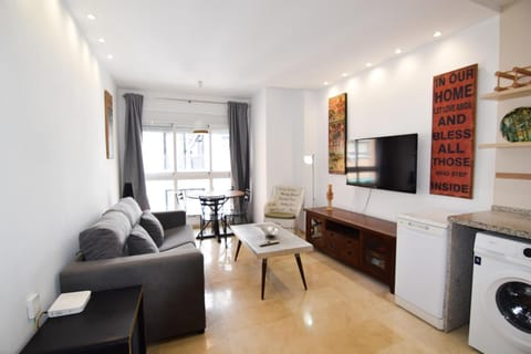 Communal lounge/ TV room, TV and multimedia, Kitchen or kitchenette, Living room