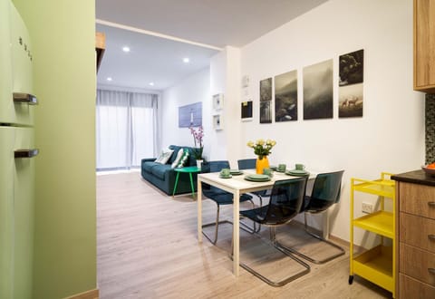 Living room, Seating area, Dining area