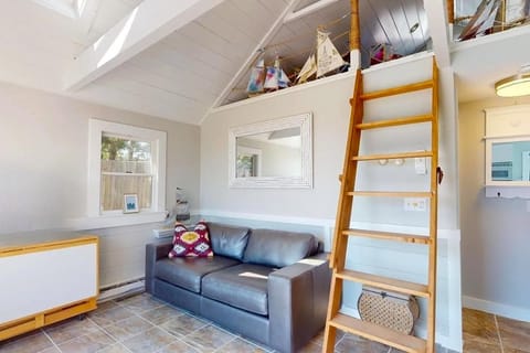 Anchorage Escape House in North Truro