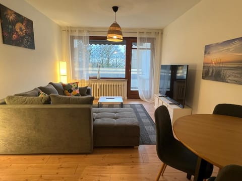 Communal lounge/ TV room, TV and multimedia, Living room, Seating area, Dining area, Evening entertainment