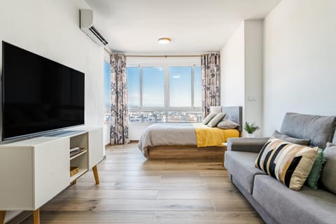 Bed, TV and multimedia, Living room, Photo of the whole room, Bedroom, air conditioner