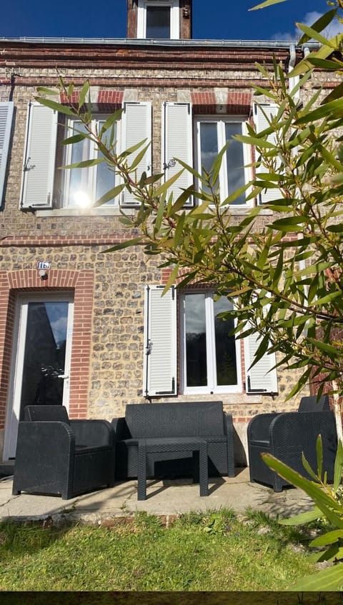Property building, Patio, Garden