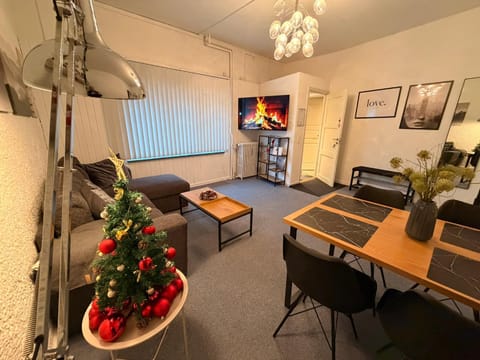 TV and multimedia, Living room, Seating area, Dining area