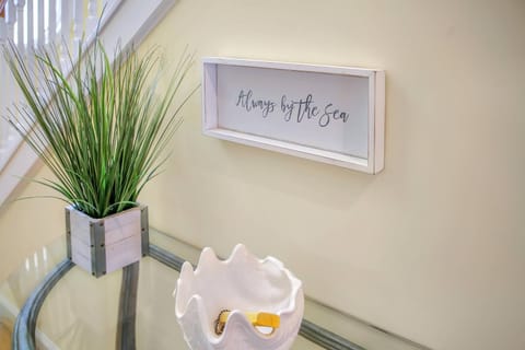 Sea La Vie - Duplex, Shared pool! House in Chincoteague Island