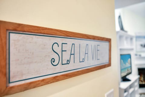 Sea La Vie - Duplex, Shared pool! House in Chincoteague Island