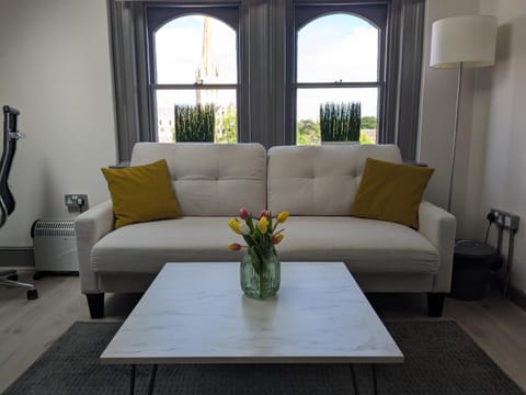 Nearby landmark, View (from property/room), Seating area, City view, Landmark view