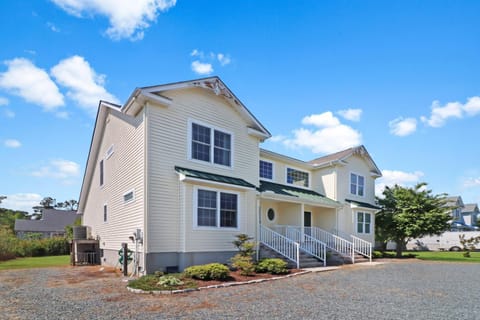 Seas the Day - Water views, Shared pool! House in Chincoteague Island