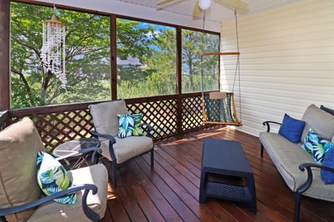 Seas the Day - Water views, Shared pool! House in Chincoteague Island