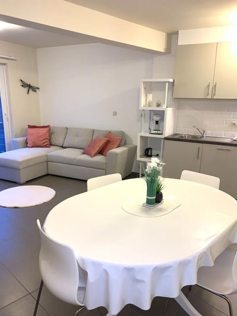 Stijlvol appartement in hartje Oostende vlak bij het strand en de winkelstraat - 6p Apartment in Ostend