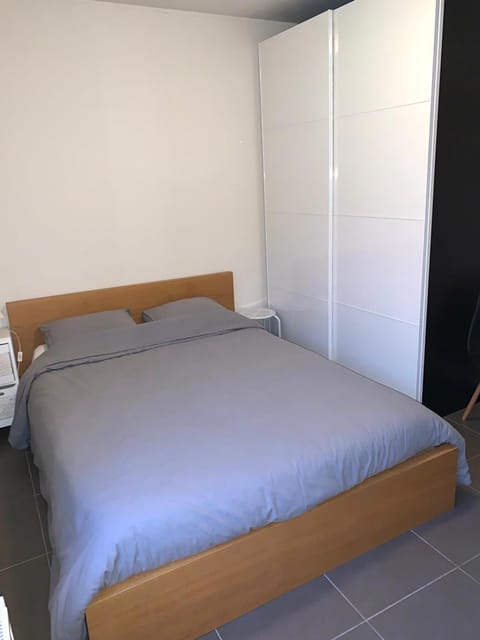 Stijlvol appartement in hartje Oostende vlak bij het strand en de winkelstraat - 6p Apartment in Ostend