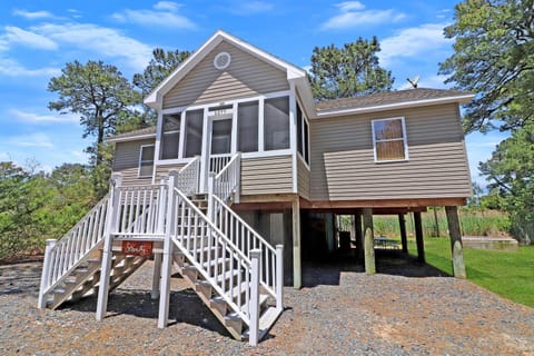 Serenity at Oyster Bay, Water access & firepit! House in Chincoteague Island
