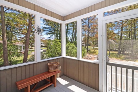 Serenity at Oyster Bay, Water access & firepit! House in Chincoteague Island