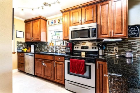 The Cove 19-1 By SDC, Big Deck, Pool, Hot Tub, By Lake Apartment in Indian Point